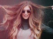 Як самостійно пофарбувати волосся на карантині