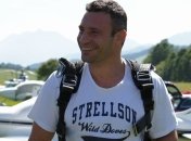 Виталий Кличко со своей семьей прыгнул с парашютом (Фото)