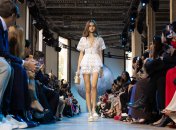 В рамках парижской Недели моды прошел показ бренда Elie Saab
