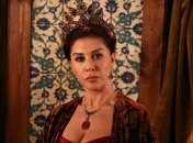 Небахат Чехре в роли Валиде Султан