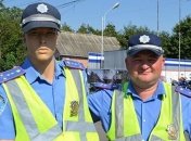 Манекен Вадим дисциплинирует водителей в Виннице