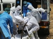 Тела жертв коронавируса сбрасывали в реку: власти Индии сделали признание