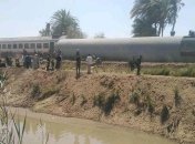 В Египте десятки людей погибли после столкновения пассажирских поездов (фото, видео) 