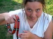 Из-за дружбы со змеями девочку выгнали из школы