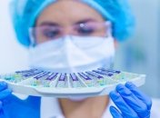 Уряд погодинно буде платити медикам, які лікують людей із Covid-19