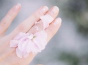 Косметологи назвали главные ошибки очищения кожи лица