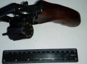 На Закарпатье мужчина открыл стрельбу из пистолета по толпе