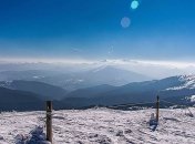 Туристы встретили Новый год на самой высокой точке Украины (Видео)