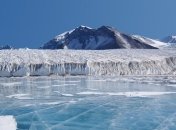 Насколько быстро тает? Ученые засняли основание самого большого ледника в Антарктике