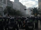 Женский марш в Мехико: в силовиков полетели коктейли Молотова, те ответили газом и шокерами 