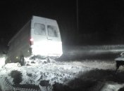 На Винниччине из снежного плена за ночь вытащили 13 автомобилей