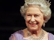 Очередной повод для обсуждения: королева Елизавета вышла в свет с принцем Эндрю