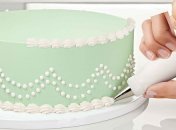 Как украсить торт масляным кремом (видео)