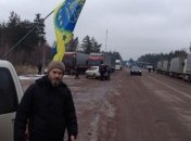 Активисты решили пропустить российские грузовики обратно в РФ