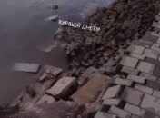 В Днепре ливнем "смыло" часть набережной в реку (видео)