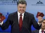 Порошенко привез в Мюнхен паспорта солдат РФ, "заблудившихся" в Украине