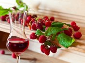 Наливка и ликеры из малины: 3 необычных рецепта