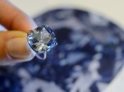 В Швейцарии за рекордную сумму продали бриллиант "Голубая луна" 