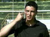 Арбитр c пистолетом погнался за футболистом после удара в лицо