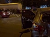 Лихач на BMW чуть не влетел в бензовоз и устроил лобовое столкновение на встречке в Одессе (видео)
