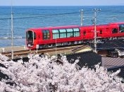 Потрясающие экскурсии по западному побережью Японии на панорамном поезде (Фото) 