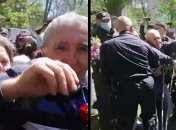 В Одессе на 9 мая случилась потасовка из-за портрета Жукова с георгиевской лентой (видео)