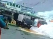 В Индонезии паром потерпел крушение, много погибших