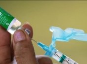 Чим вакцина Covidshield відрізняється від AstraZeneca та чи відмовиться від неї Україна після смерті Інни Нарожної 