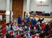 Депутаты аплодируют