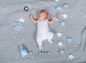 Чому дитина не "спить, як немовля"? Про очікування батьків та реальність