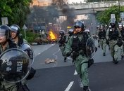 В Гонконге полицейские штурмовали университет с протестующими