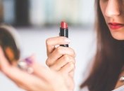 Сон з макіяжем: неприємні наслідки