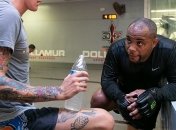 Кормье: Мой кулак не сжимается полностью, но я усердно готовлюсь к бою с Льюисом