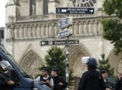 Мужчина с молотком вызвал панику возле Нотр-Дама 