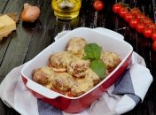 Картофельная запеканка с котлетами - отличный вариант для обеда