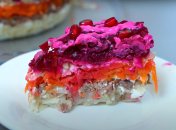 Сытный, вкусный салат с интересной кислинкой