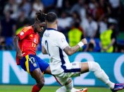 Нико Вильямс забивает гол