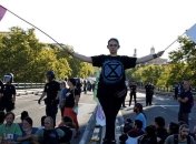 Климатические активисты в Берлине блокируют улицы (Видео)