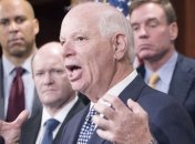 Сенатор США жестко раскритиковал атаки Путина на демократию