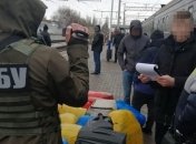 На Сумщине СБУ разоблачила канал контрабанды товаров ширпотреба и сигарет из РФ