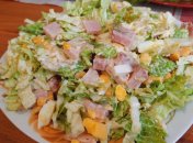 Салат с пекинской капустой и колбасой