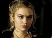 Зіркова акторка Софія Майлс розповіла, що втратила батька через коронавірус