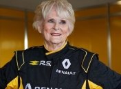 79-летняя старушка протестировала болид Формулы-1 
