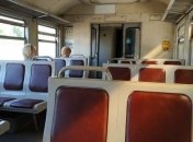 Знімати карантинні обмеження розпочнуть з електричок