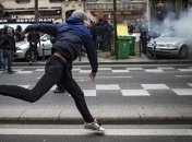 Во Франции снова столкновения между студентами и полицией