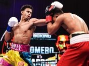 Небитый боксер в весе Ломаченко сделал отбивную из соперника (видео)