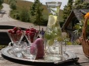 Почему стоит пить воду с лимоном каждое утро