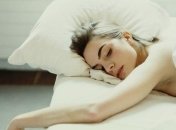 Медики объяснили, почему полезно спать без одежды