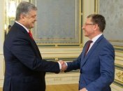 Порошенко наградил Волкера орденом Ярослава Мудрого