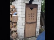 Туалет, в котором нашли умирающего младенца